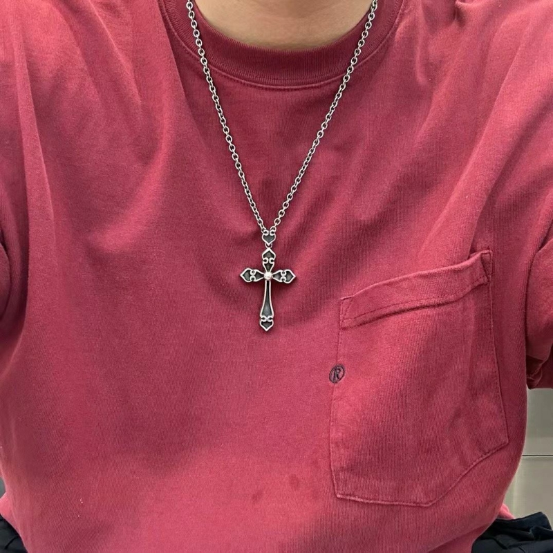 Ch*0me He**ts necklaces